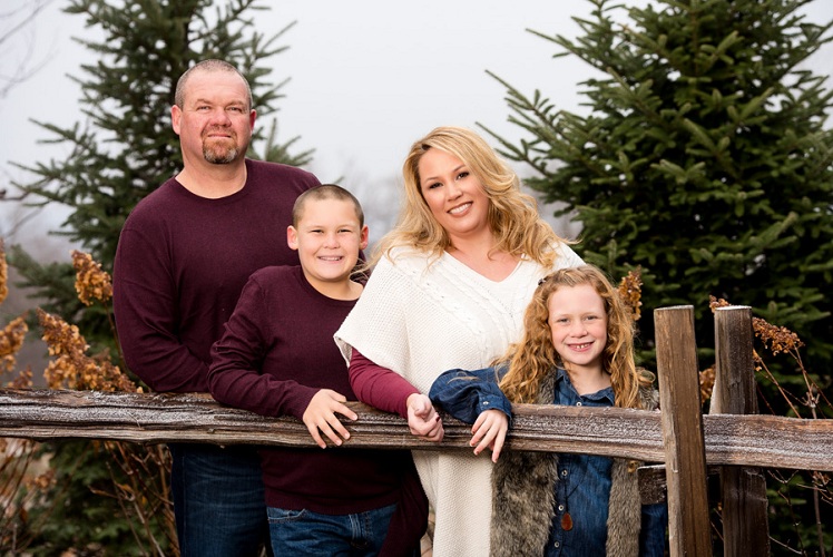  A Gleeful Family Album Assured by Vermont Family Photographer