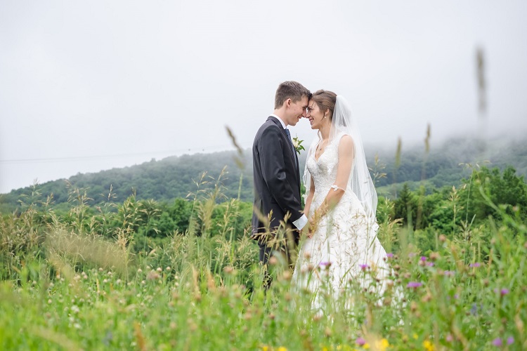 Specialized wedding photographers near me exists