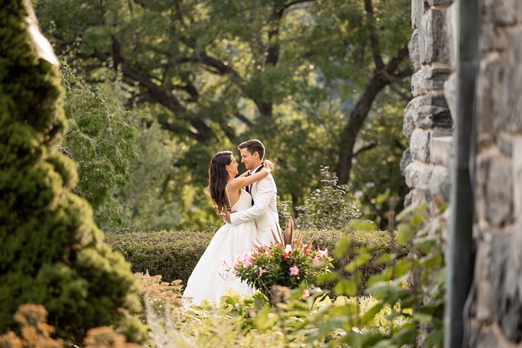 Wedding Photographers Vermont focuses on wedding activities	